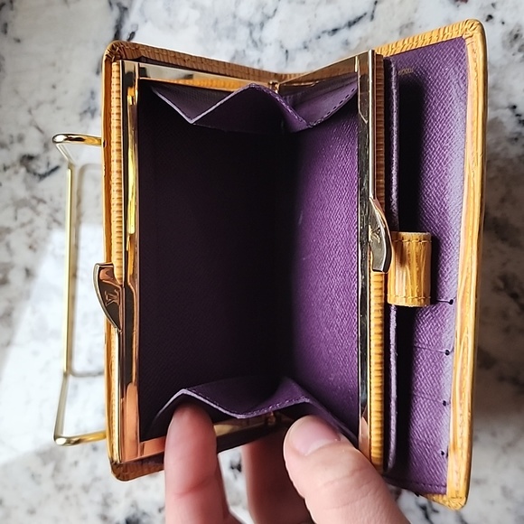 Louis Vuitton Epi Kisslock Bifold Wallet - Picture 6 of 6